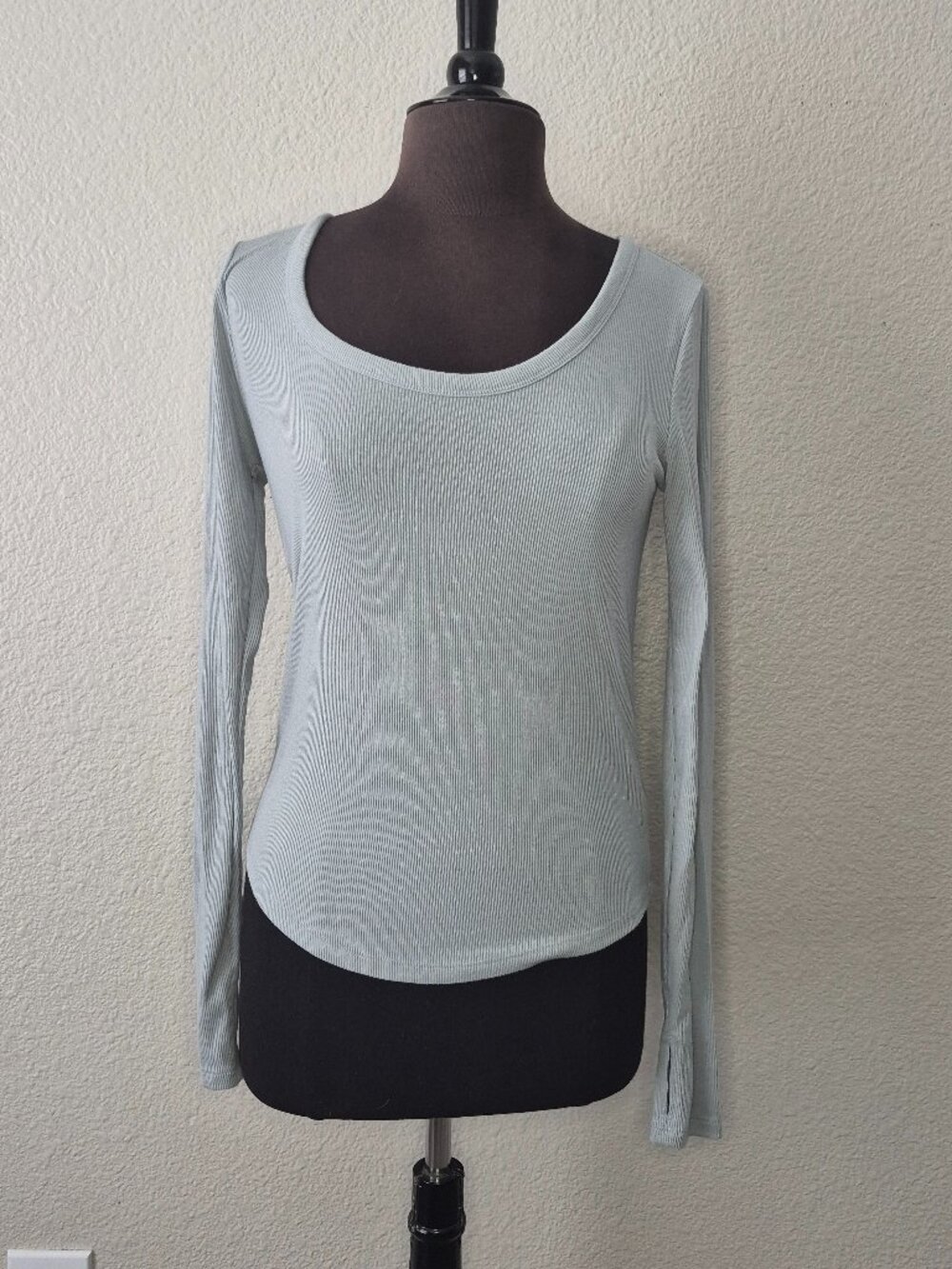 Old Navy UltraLite Go Dry Ribbed Long Sleeve Top Womens Medium Curved Hem